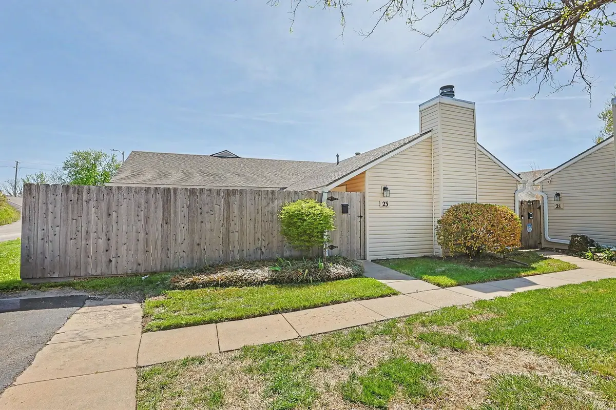 23 Chisholm Creek Dr, Wichita, KS 67220 - #1