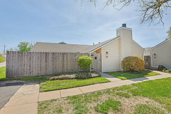 23 Chisholm Creek Dr, Wichita, KS 67220