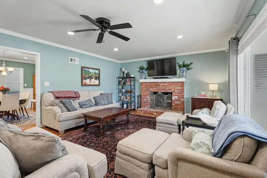 249 S Ridgewood Dr, Wichita, KS 67218 - #2