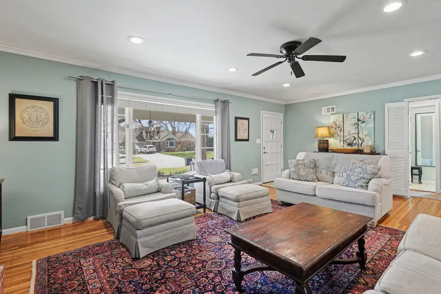 249 S Ridgewood Dr, Wichita, KS 67218 - #3