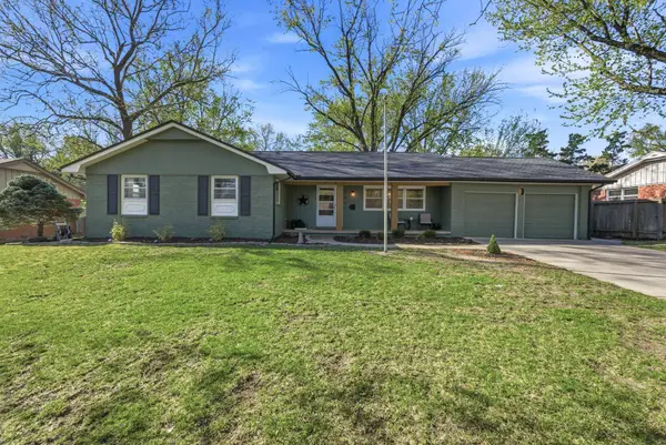 7407 E Plaza Ln, Wichita, KS 67206-2127