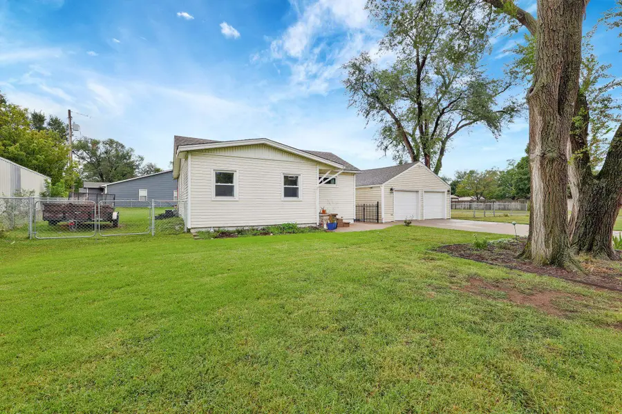 902 N Arapaho St, Wichita, KS 67212 - #3