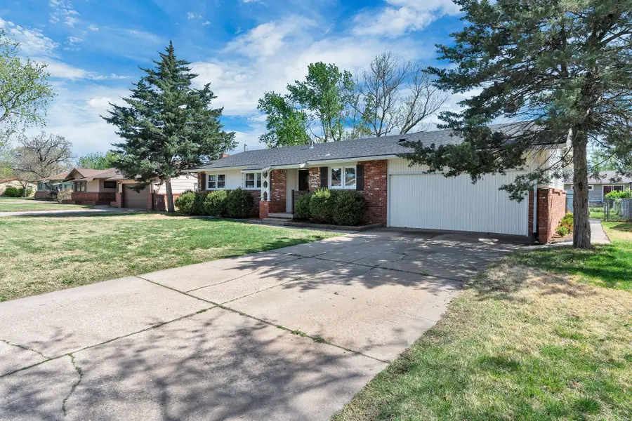 9121 W Hickory Ln, Wichita, KS 67212 - #2