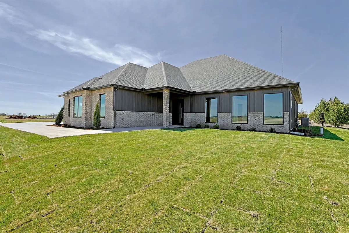 5275 N Eagle Crest St, Colwich, KS 67030 - #1