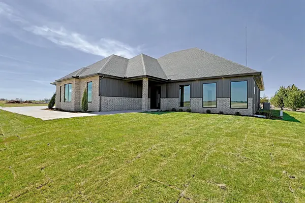 5275 N Eagle Crest St, Colwich, KS 67030
