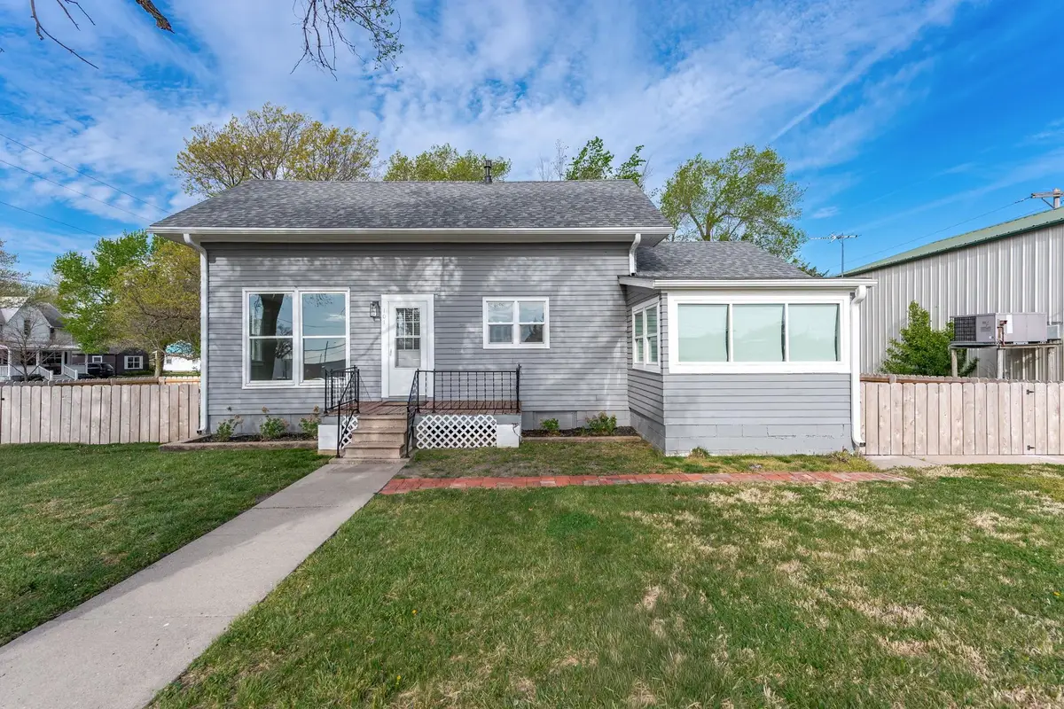 101 N Lancaster Ave, Hesston, KS 67062 - #1