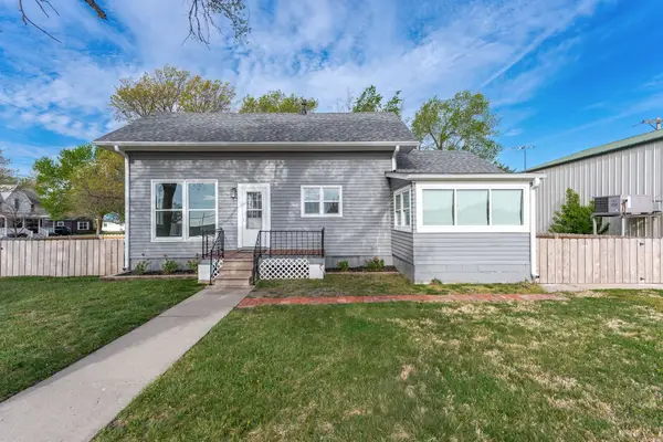 101 N Lancaster Ave, Hesston, KS 67062