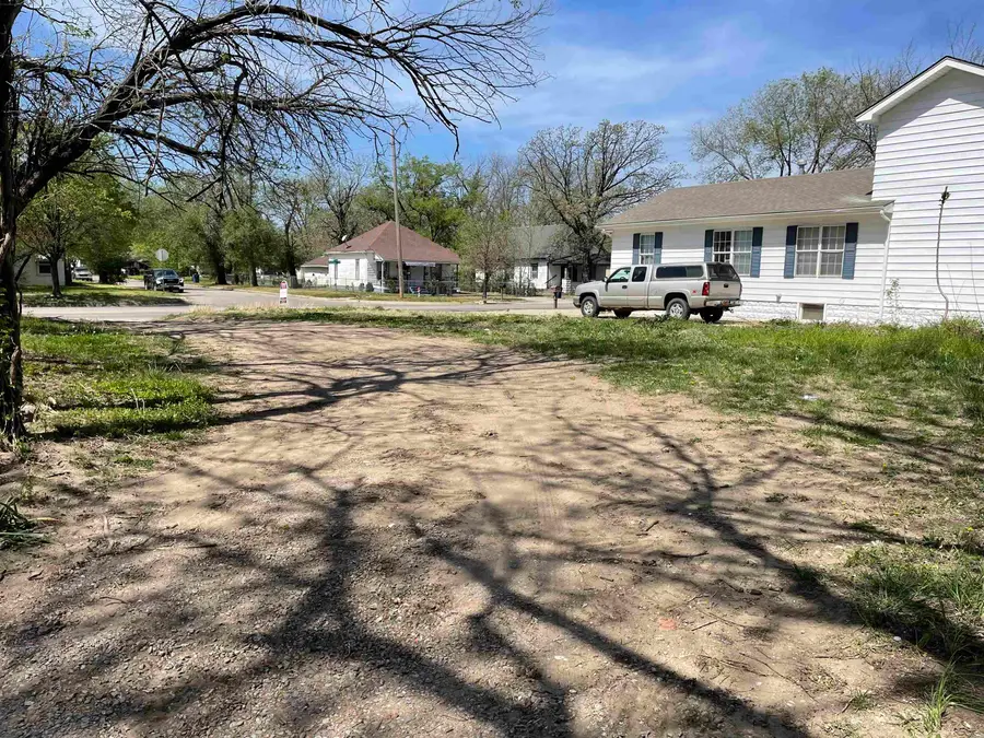 1502 S Hydraulic St, Wichita, KS 67211 - #2