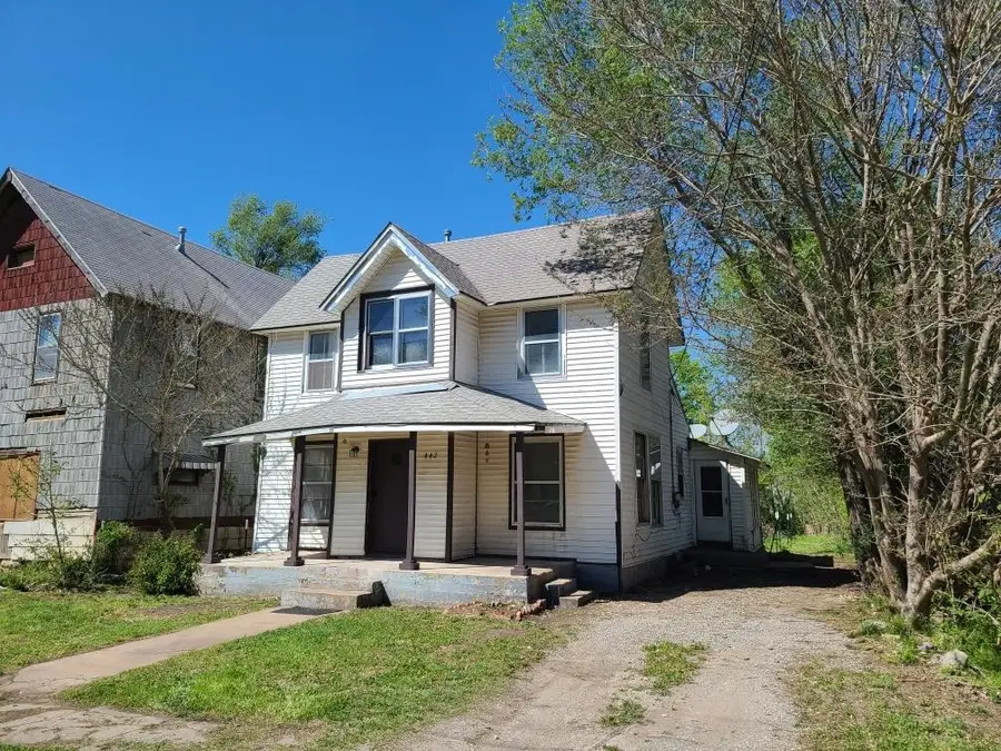 442 W 8th Ave, Winfield, KS 67156 - #2