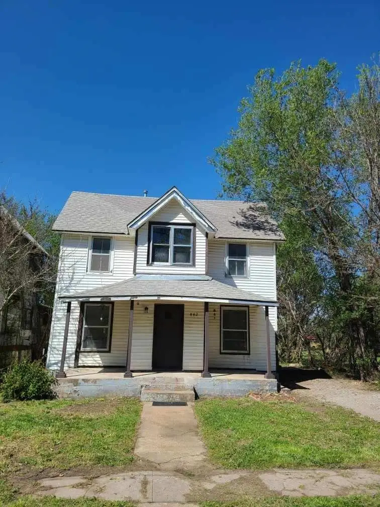 442 W 8th Ave, Winfield, KS 67156 - #3