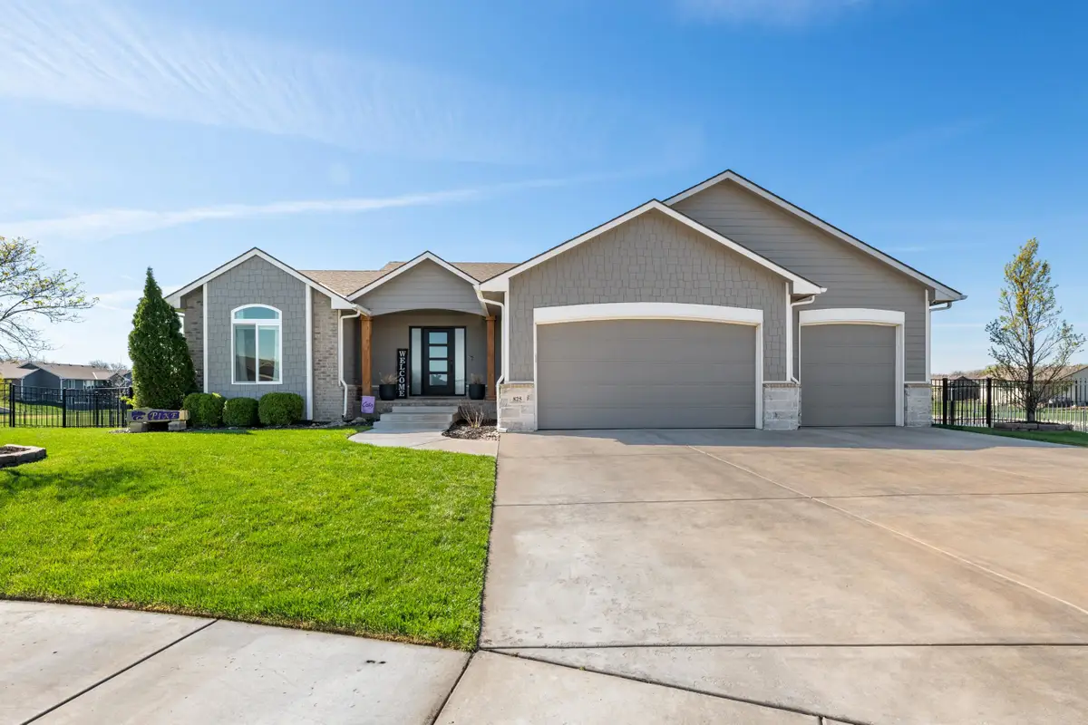825 N Tyndall Ct, Derby, KS 67037 - #1