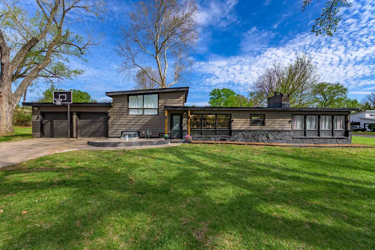 10900 W Edna St, Wichita, KS 67212 - #1