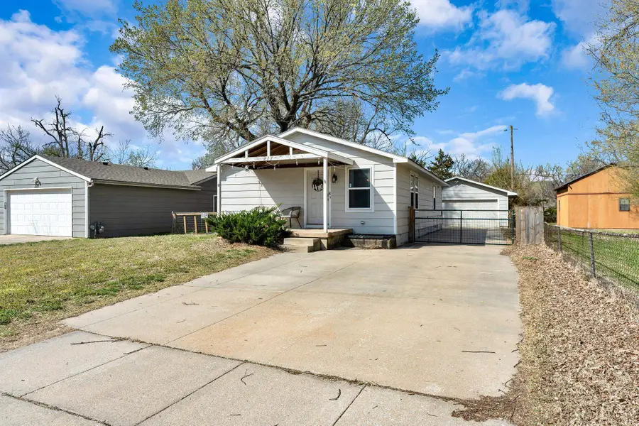 217 N Tracy St, Wichita, KS 67212 - #3