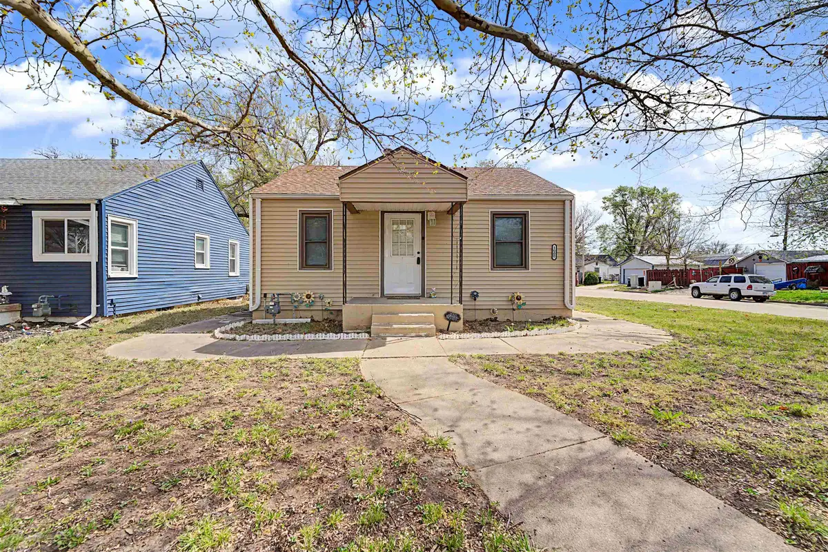 1000 N 11th St, Salina, KS 67401 - #1