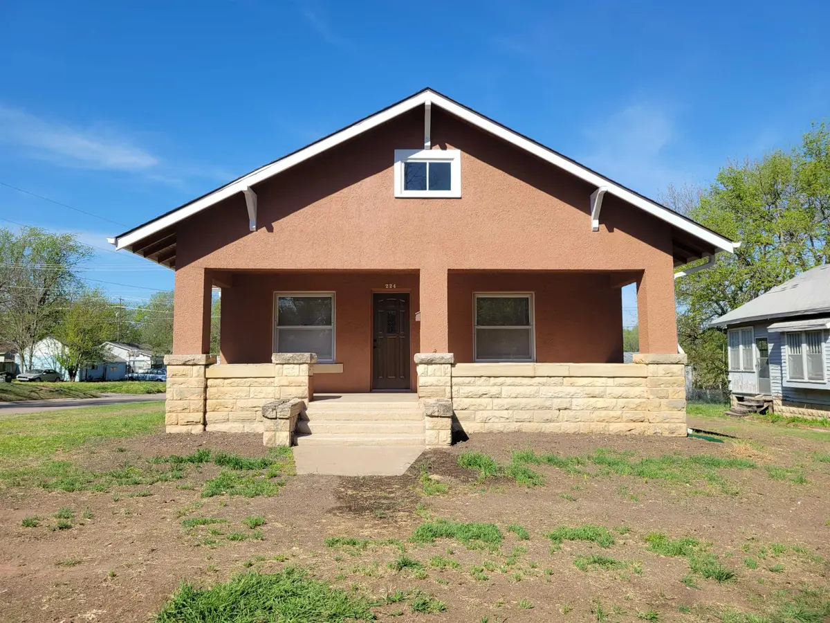 224 S Blaine St, Wellington, KS 67152 - #1