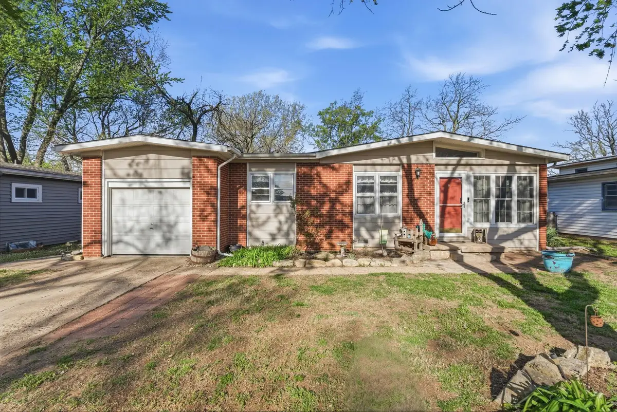 415 S Westview Dr, Derby, KS 67037 - #1