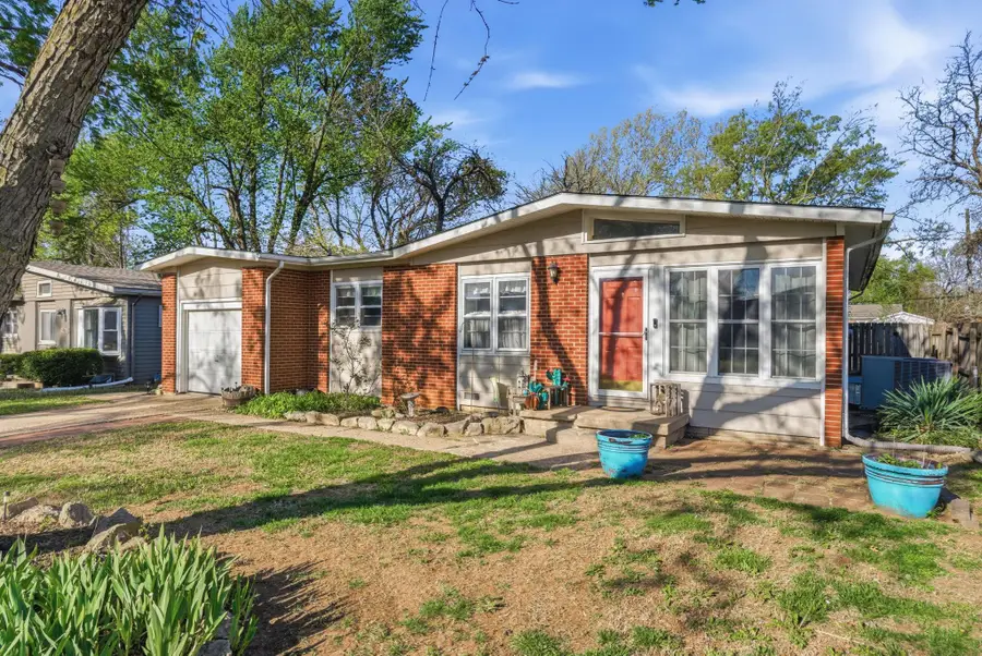 415 S Westview Dr, Derby, KS 67037 - #3