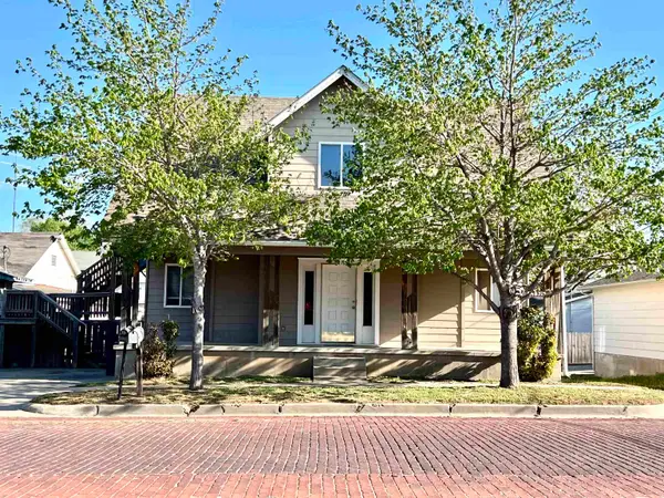 210 W Chestnut, Arkansas City, KS 67005-1551