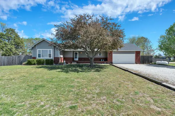 8814 N Ridge Rd, Valley Center, KS 67147