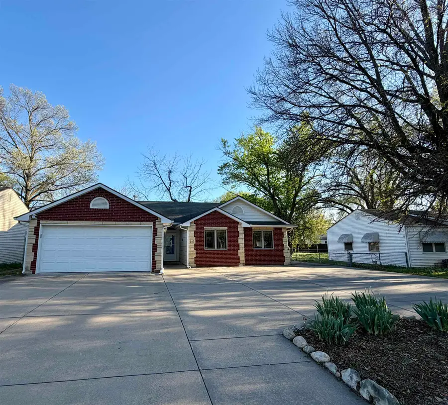 207 Miller Ave, Mulvane, KS 67110 - #3