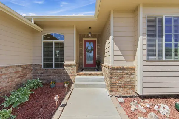 2013 E Quail Hollow St, Derby, KS 67037