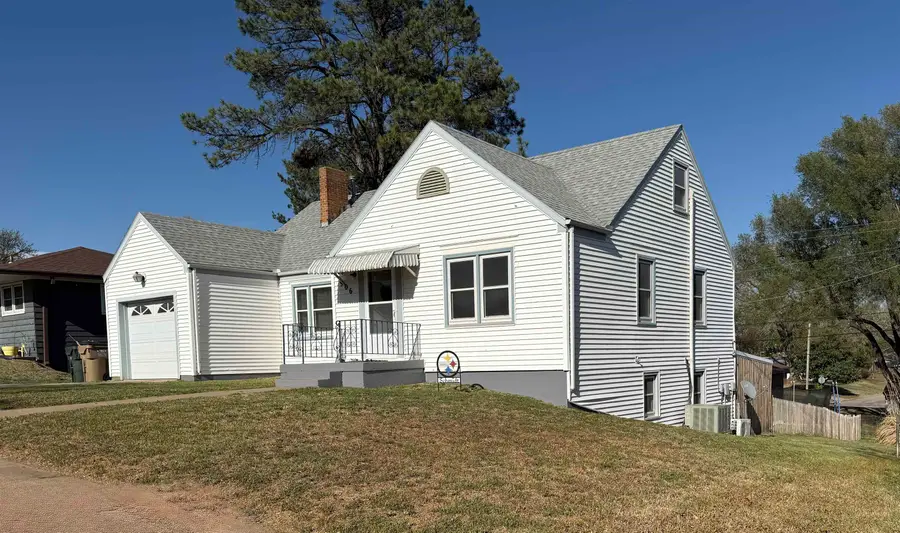 906 N Cedar St, Medicine Lodge, KS 67104 - #2