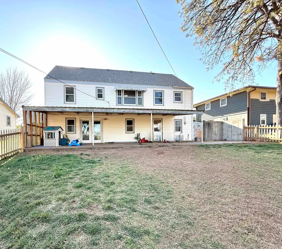 906 N Cedar St, Medicine Lodge, KS 67104 - #3