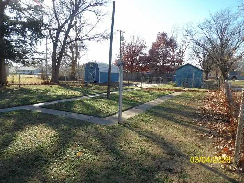215 S Garfield Ave, Lyons, KS 67554 - #2