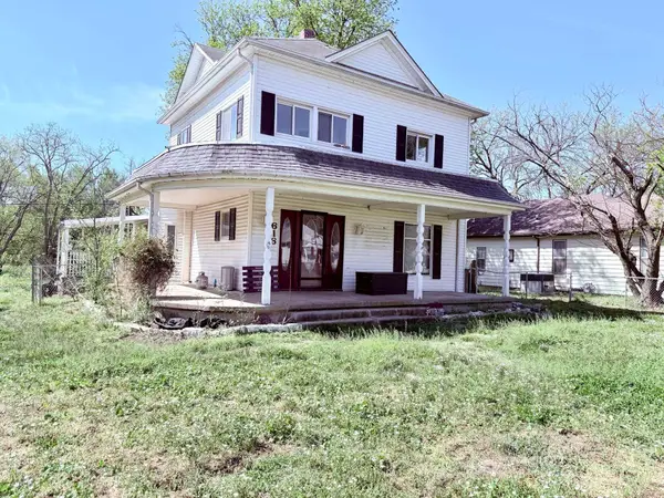 616 E Lincoln Ave, Wellington, KS 67152