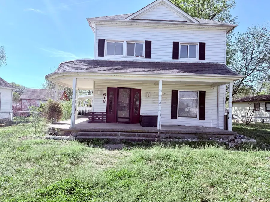 616 E Lincoln Ave, Wellington, KS 67152 - #2