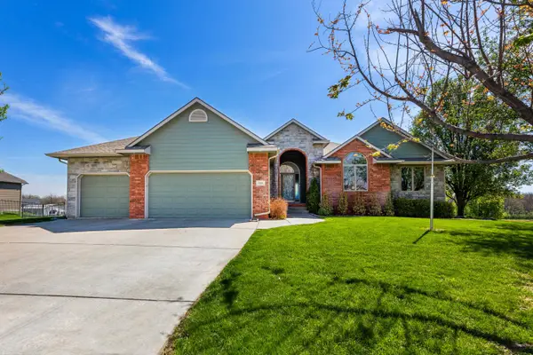 500 N Fiddlers Creek, Valley Center, KS 67147