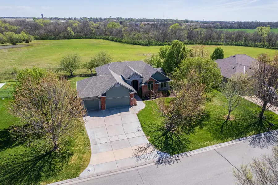 500 N Fiddlers Creek, Valley Center, KS 67147 - #2