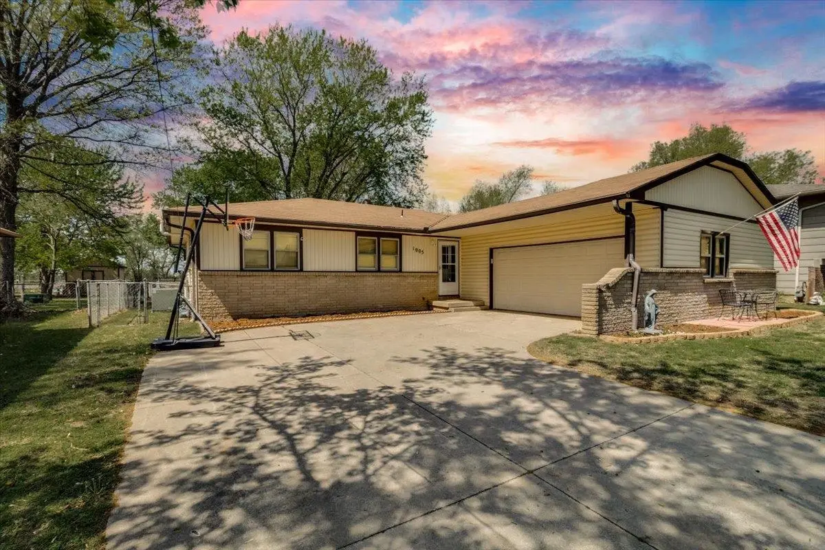 1005 N 1st Ave, Mulvane, KS 67110 - #1