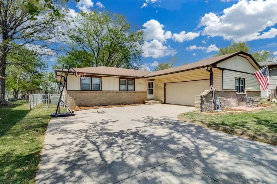 1005 N 1st Ave, Mulvane, KS 67110 - #2
