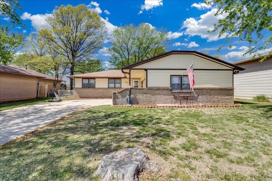 1005 N 1st Ave, Mulvane, KS 67110 - #3