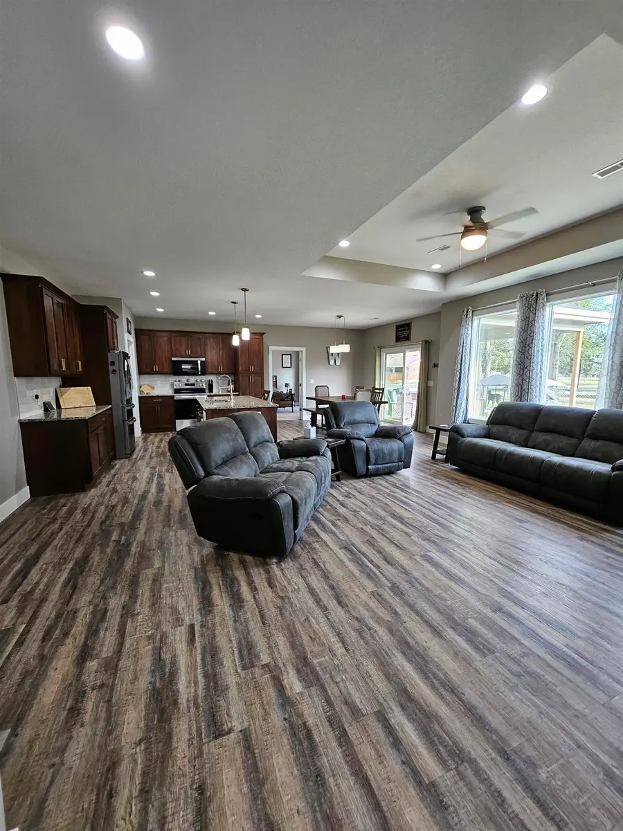 218 E 4th St, Solomon, KS 67480 - #3