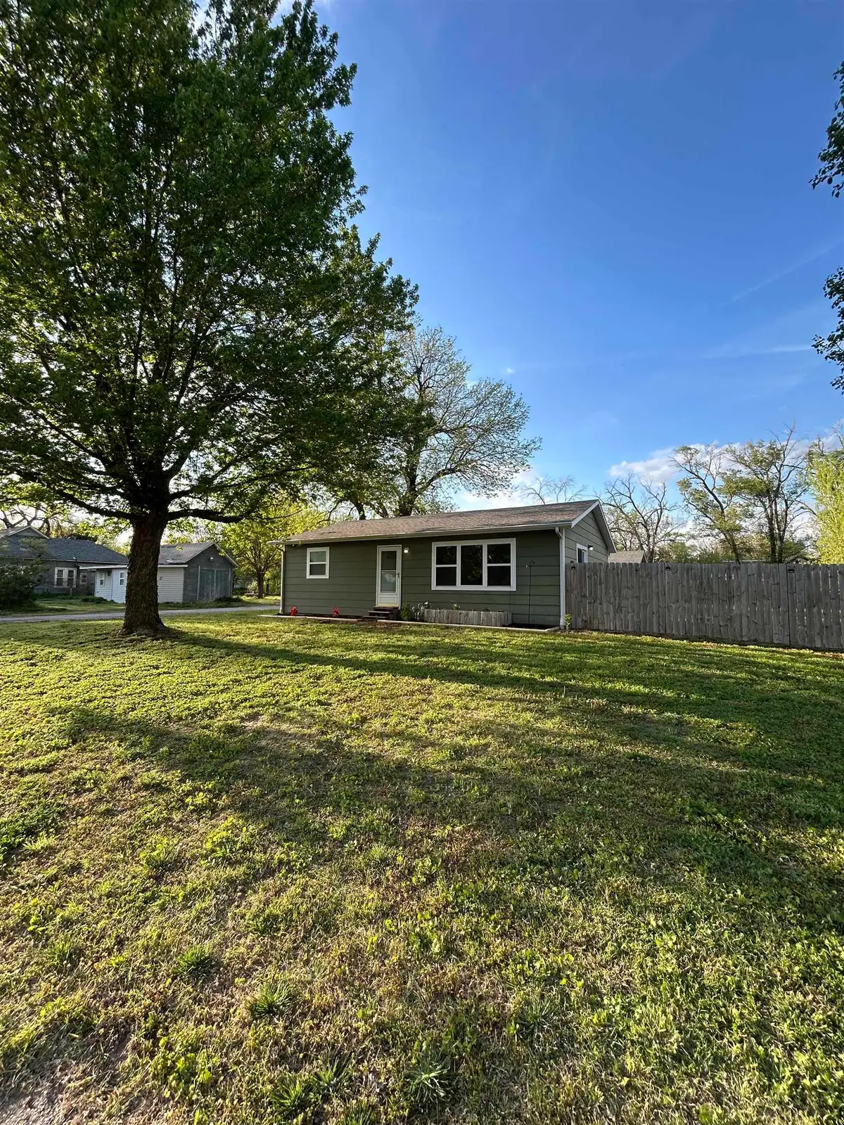 116 W 7th St, Peck, KS 67120 - #1