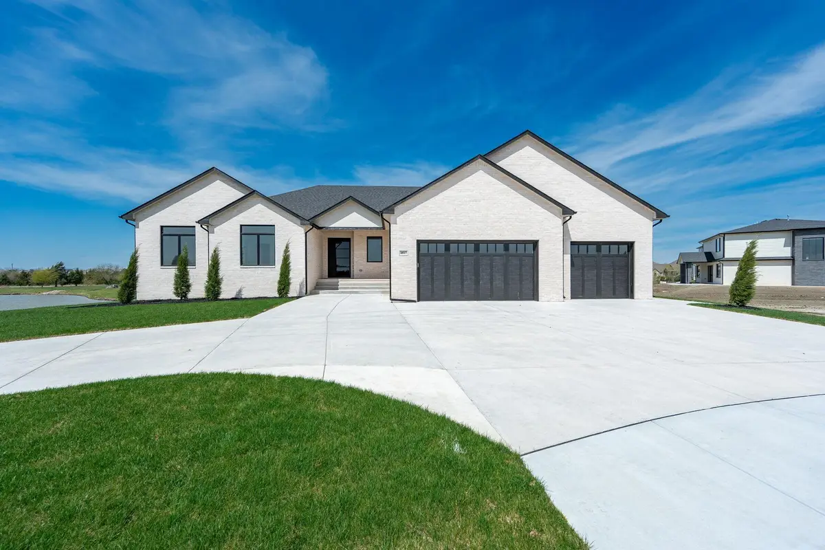 4817 N Bridgewood Ct, Wichita, KS 67226 - #1