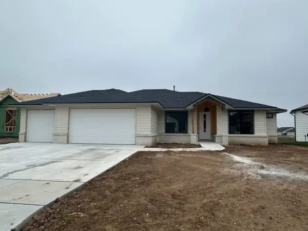 3137 Pine Grove Cir, Wichita, KS 67205