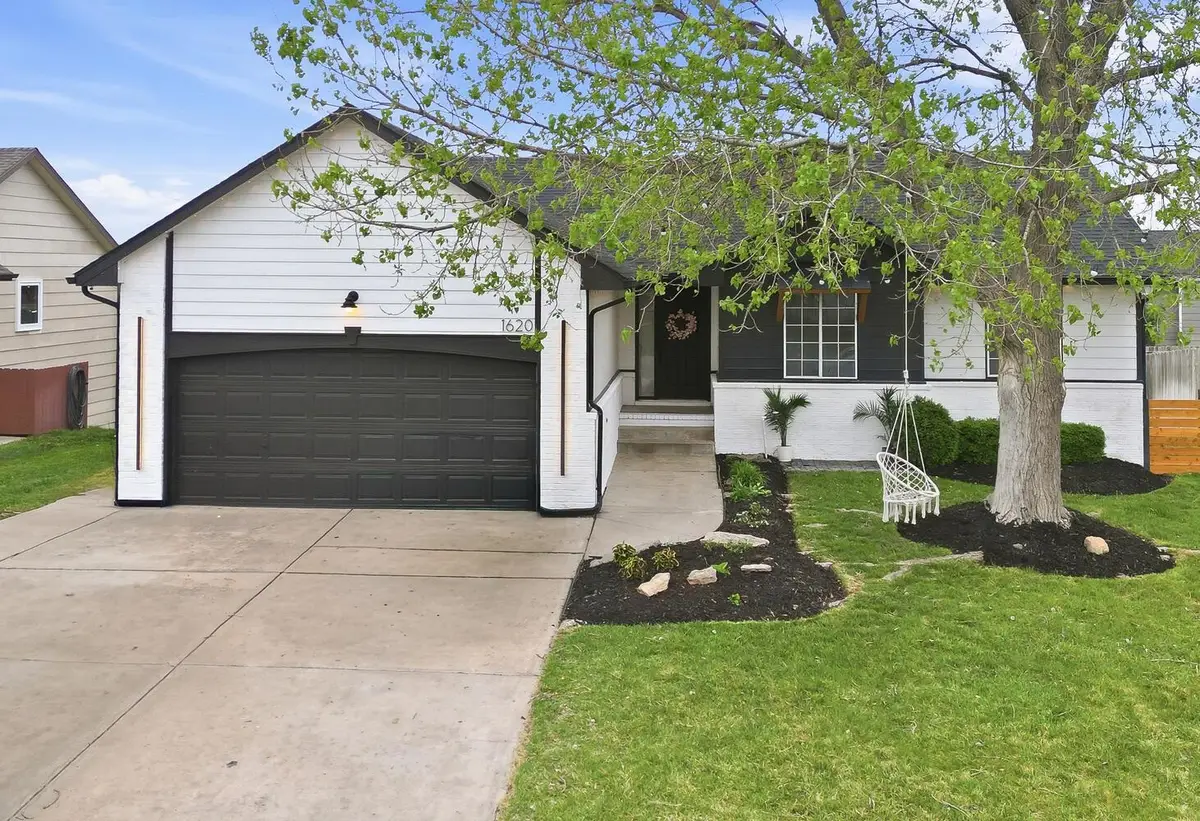 1620 E Winterset Cir, Goddard, KS 67052 - #1