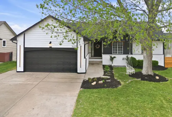 1620 E Winterset Cir, Goddard, KS 67052