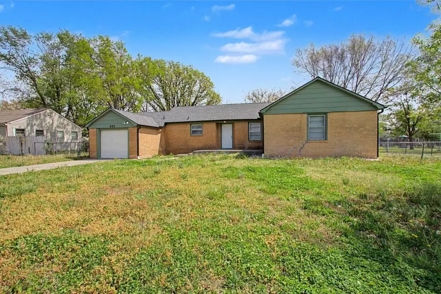 620 N Oak St, Goddard, KS 67052 - #2