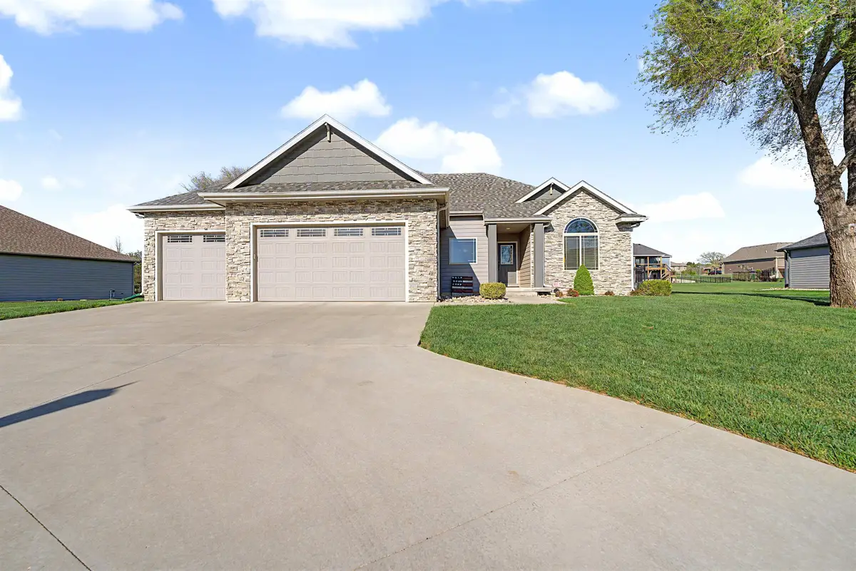 2601 Aberdeen Ln, Salina, KS 67401 - #1