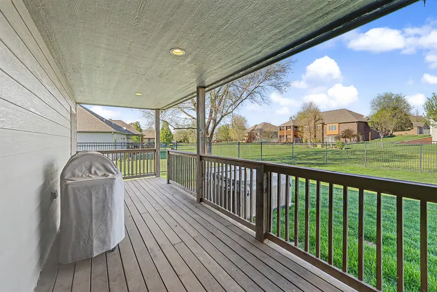 2601 Aberdeen Ln, Salina, KS 67401 - #2