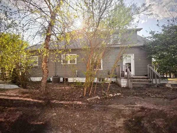 223 W 12th St, Newton, KS 67114