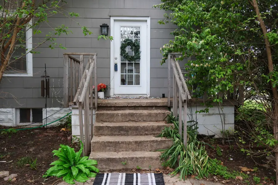 223 W 12th St, Newton, KS 67114 - #2