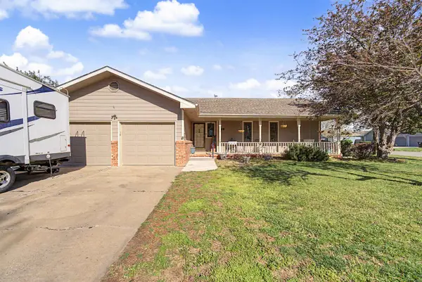 625 Beechwood Rd, Salina, KS 67401
