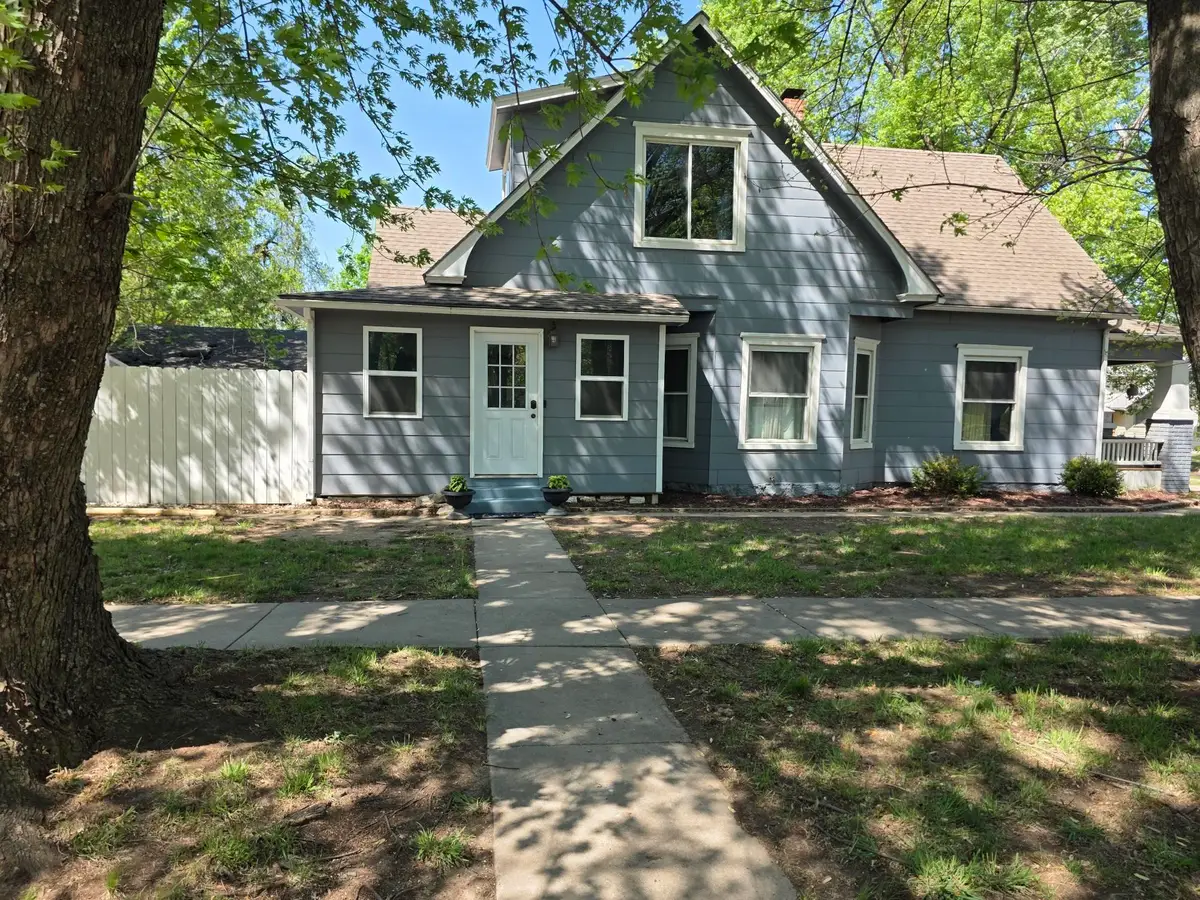 821 E 14th, Winfield, KS 67156 - #1