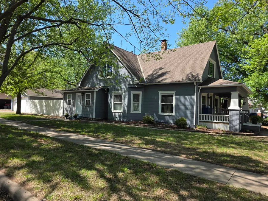 821 E 14th, Winfield, KS 67156 - #2