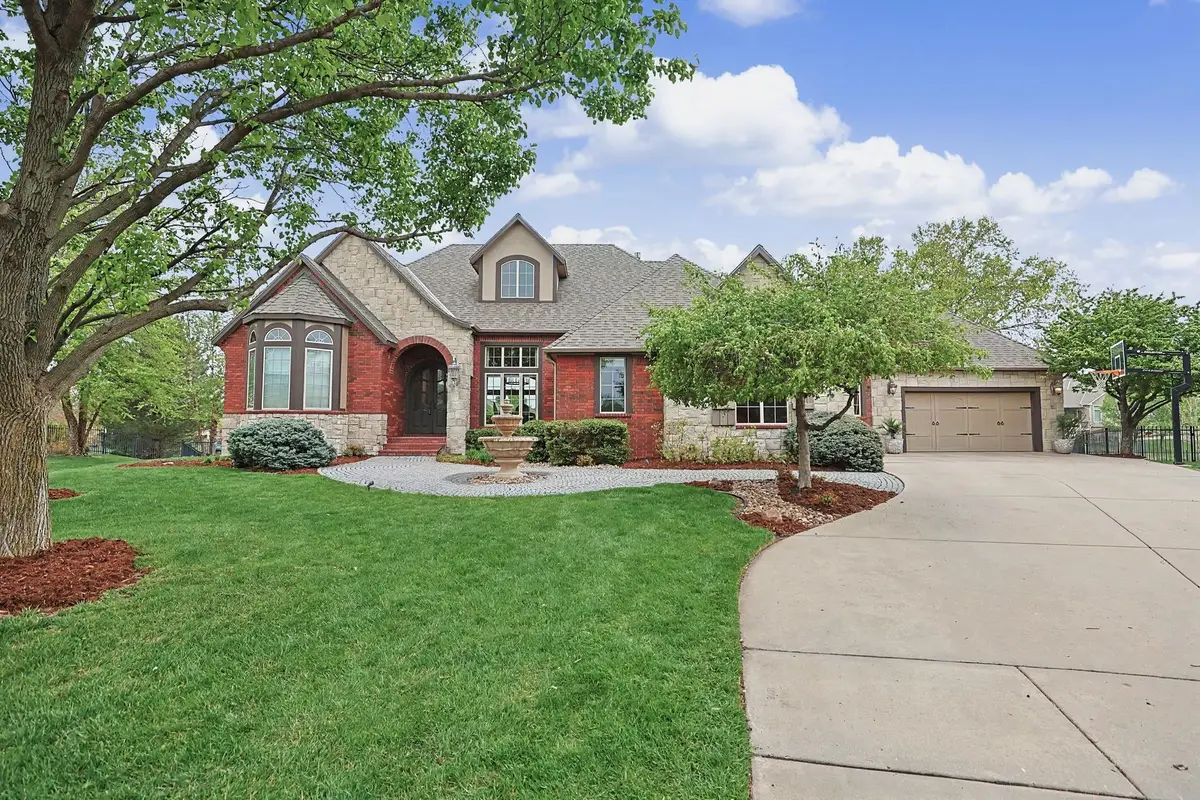 2525 N Loch Lomond Ct, Wichita, KS 67228 - #1